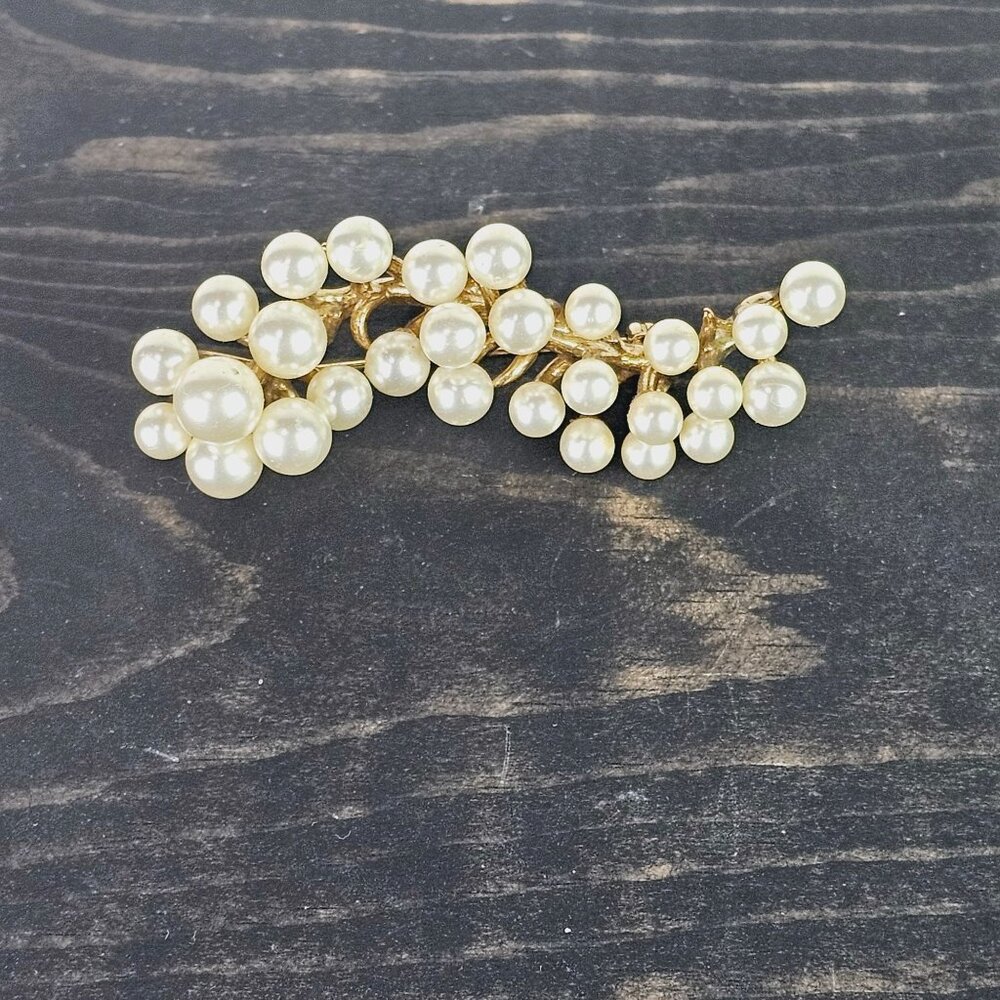 Vintage 80's Marvella Pedestal Cluster Pearl Goldtone Brooch